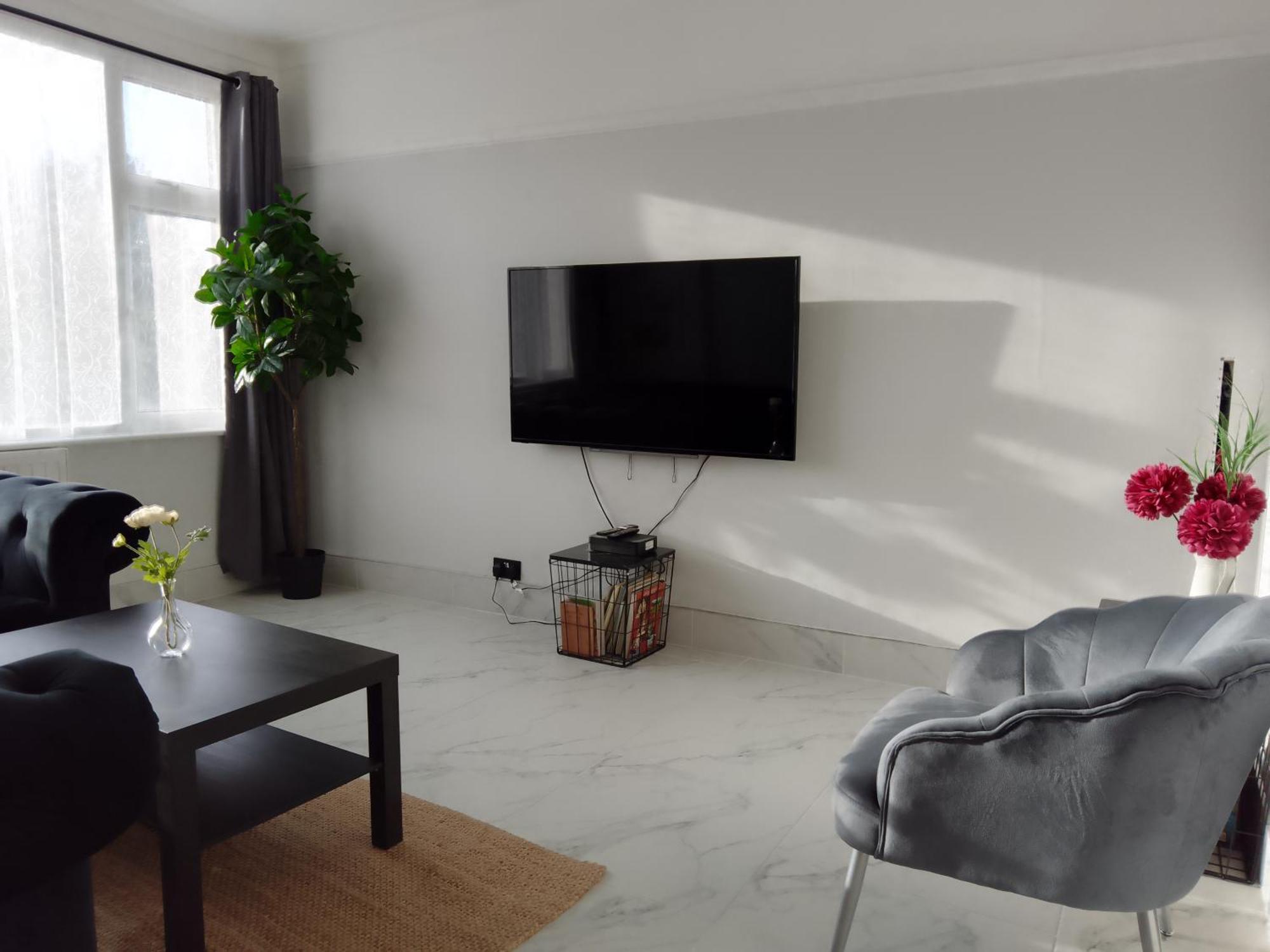 Surbiton Home With Free Parkings, Surbiton, Kingston Upon Thames, Surrey, Greater London Uk Extérieur photo