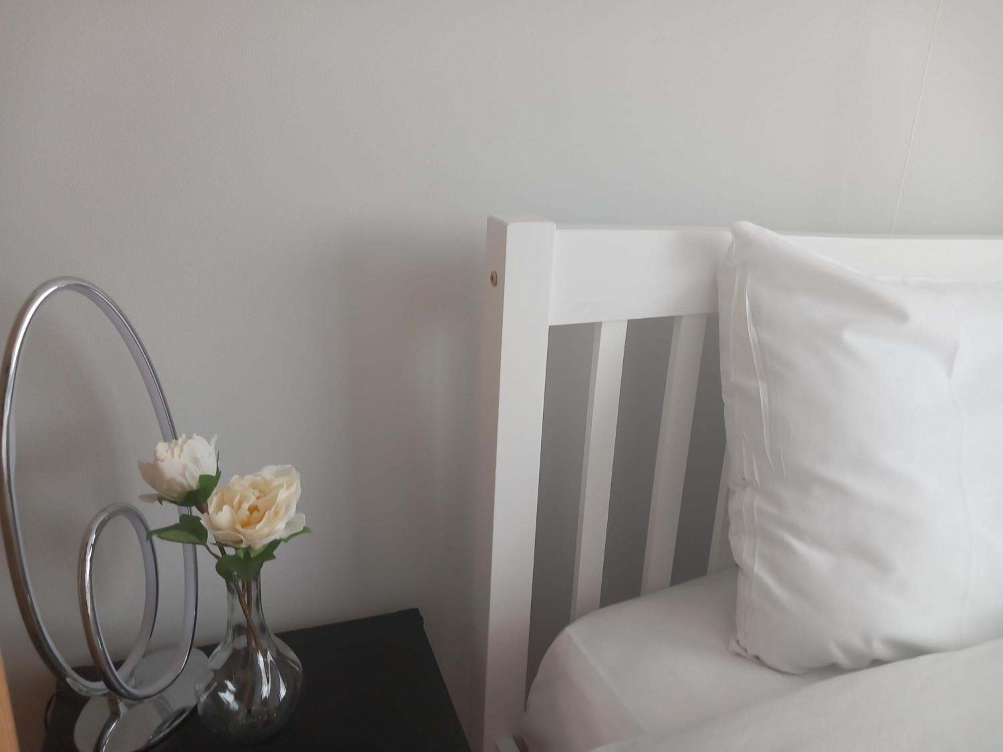 Surbiton Home With Free Parkings, Surbiton, Kingston Upon Thames, Surrey, Greater London Uk Extérieur photo