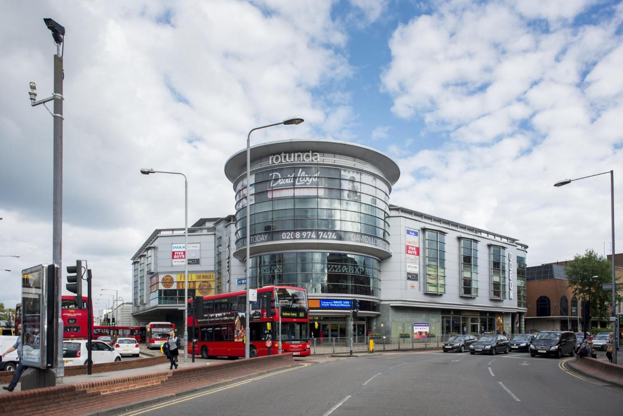 Surbiton Home With Free Parkings, Surbiton, Kingston Upon Thames, Surrey, Greater London Uk Extérieur photo