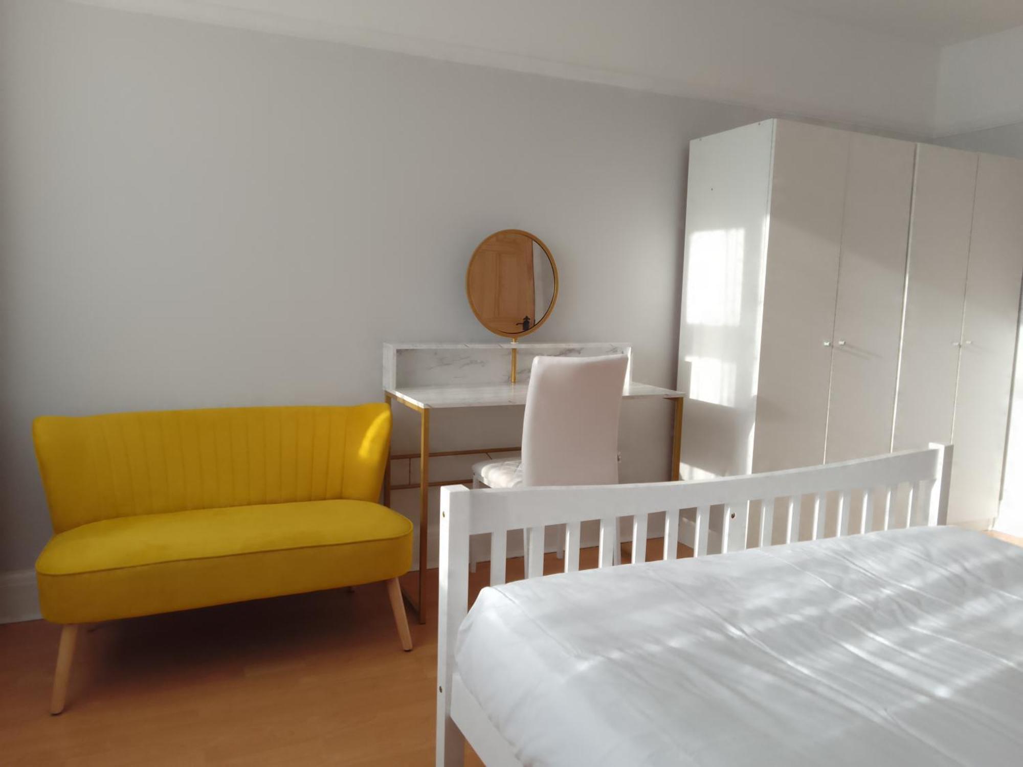 Surbiton Home With Free Parkings, Surbiton, Kingston Upon Thames, Surrey, Greater London Uk Extérieur photo